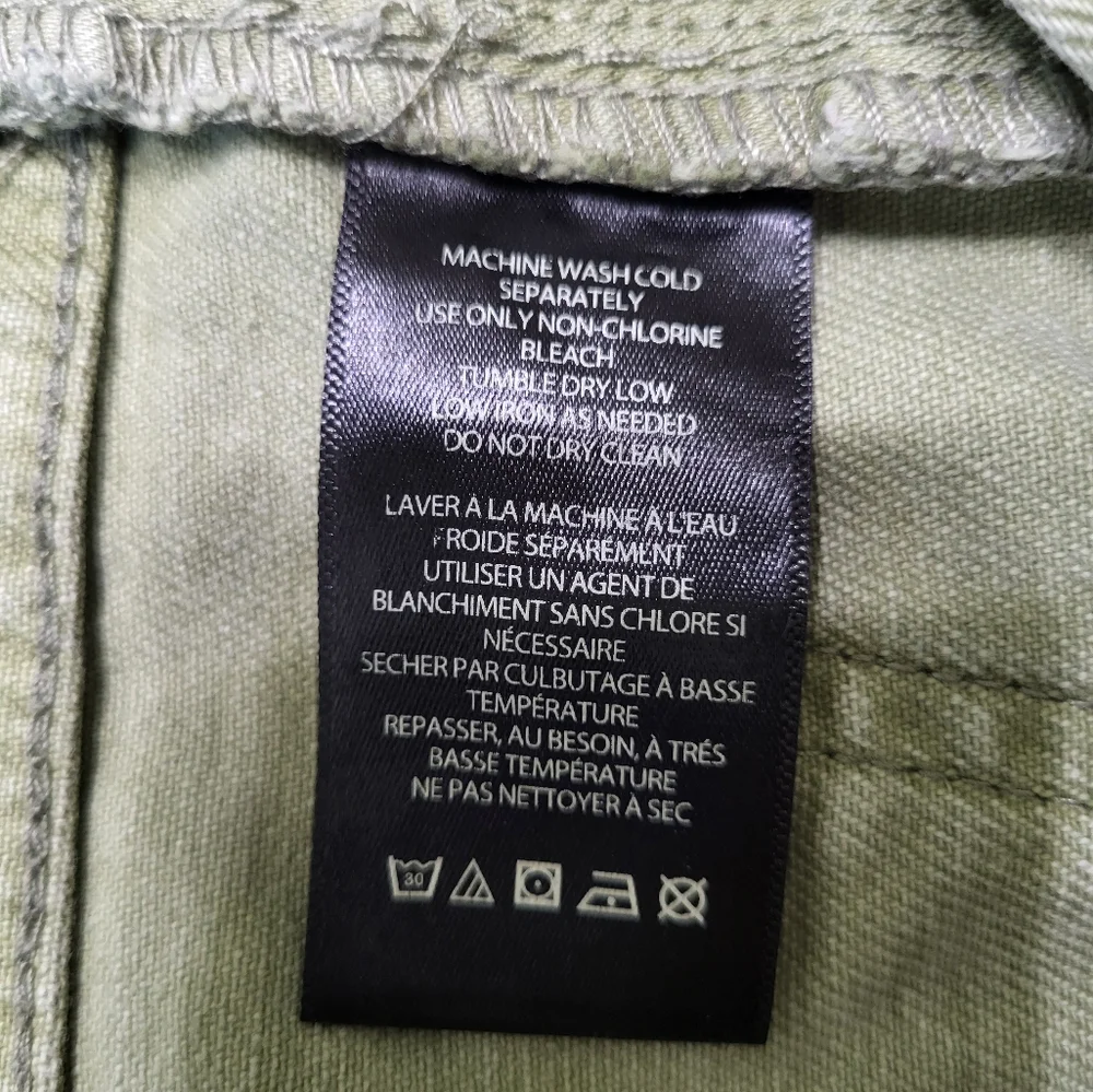 Urban Outfitters BDG Women's Green Dropped Waist Destroy High Rise Shorts, 26